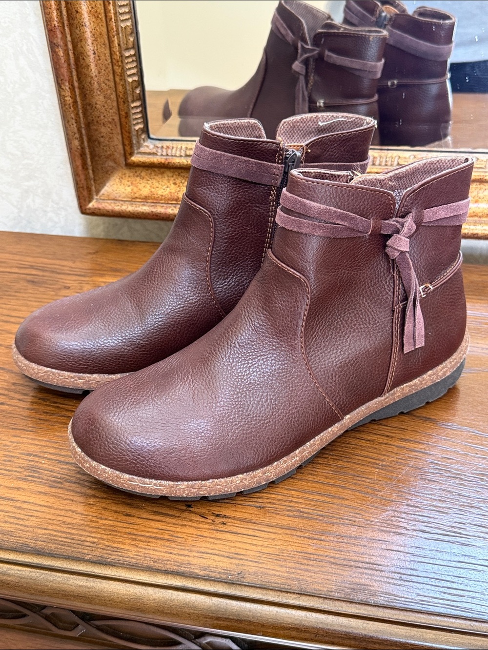 NEW BOC Born Concept Addie Women’s Brown Ankle Boots with Tassel Detail. Size 8.